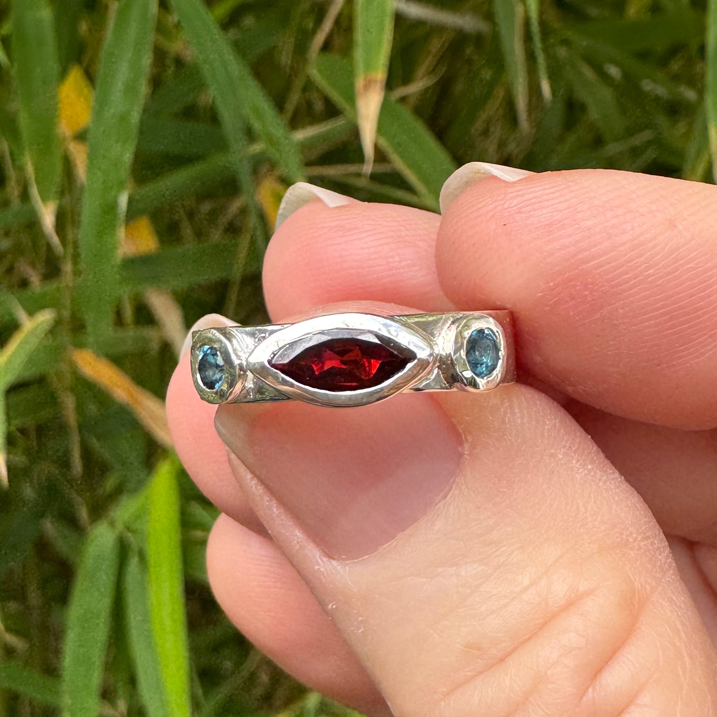 Adora ring | Marquise garnet Size Q