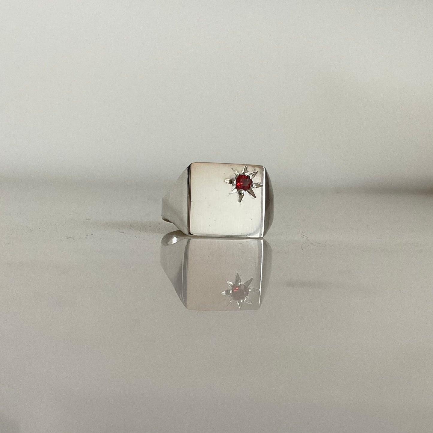 Mercury Ring | Sapphire signet ring - Size M