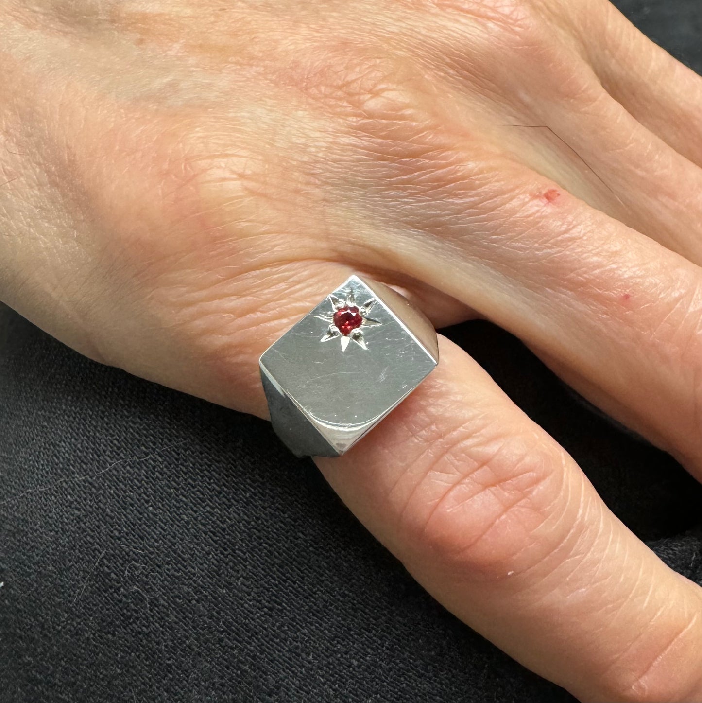 Mercury Ring | Sapphire signet ring - Size M
