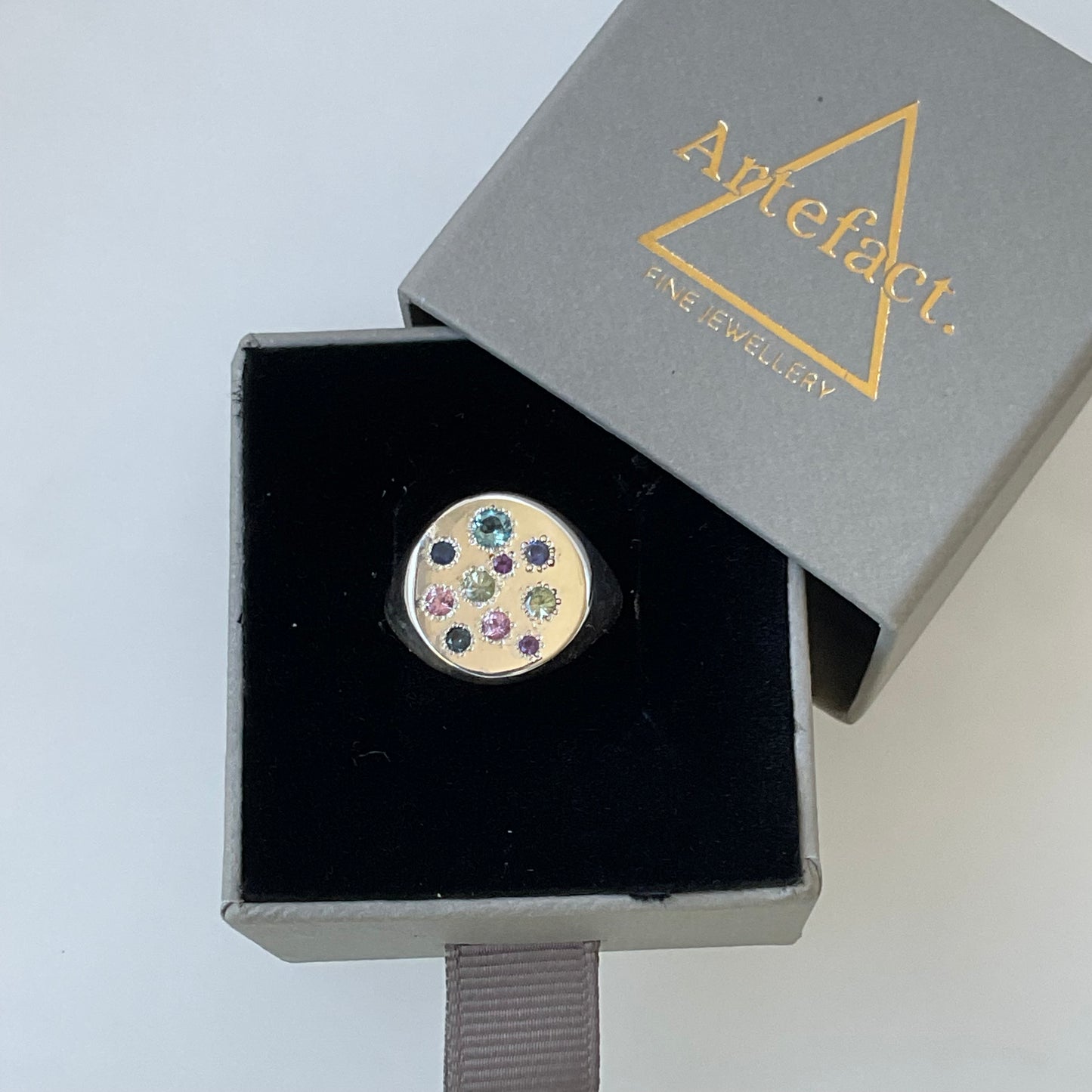 Confetti Ring | Gemstone signet ring