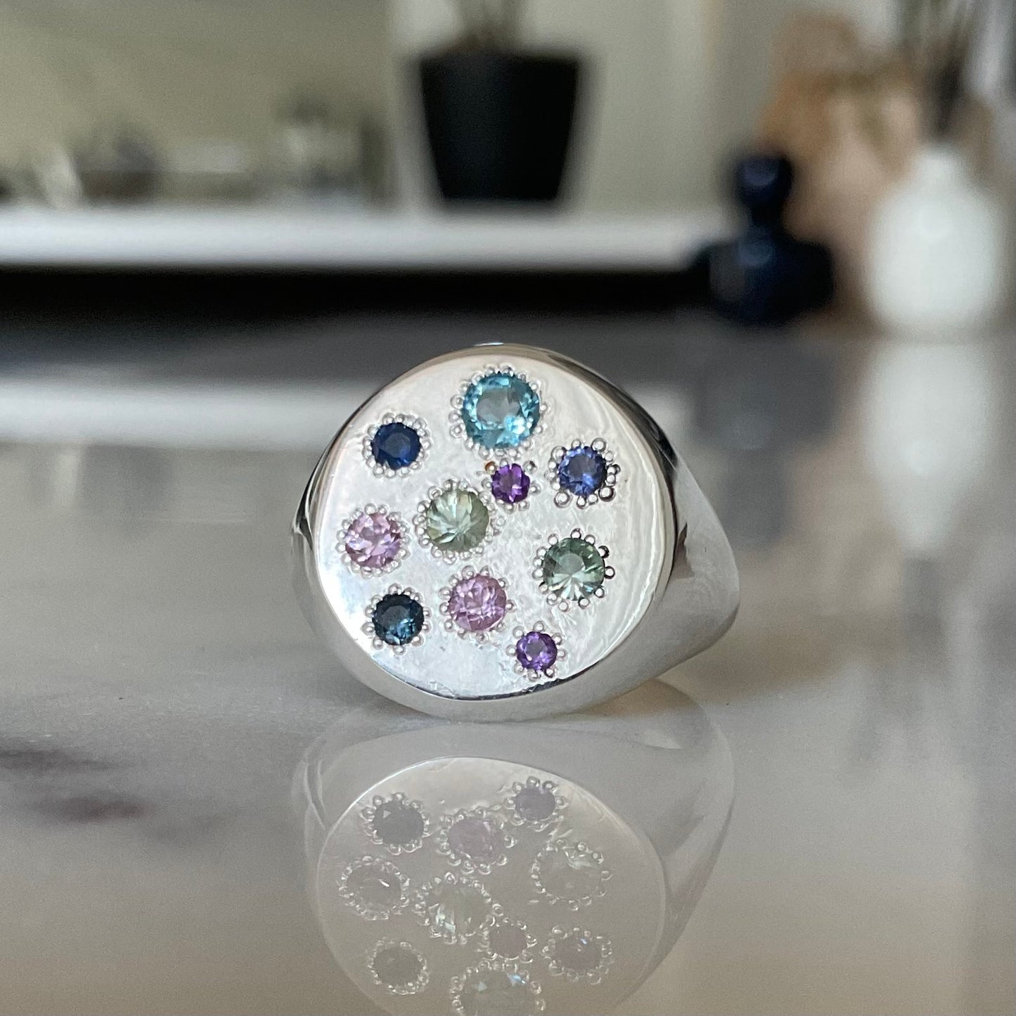 Confetti Ring | Gemstone signet ring