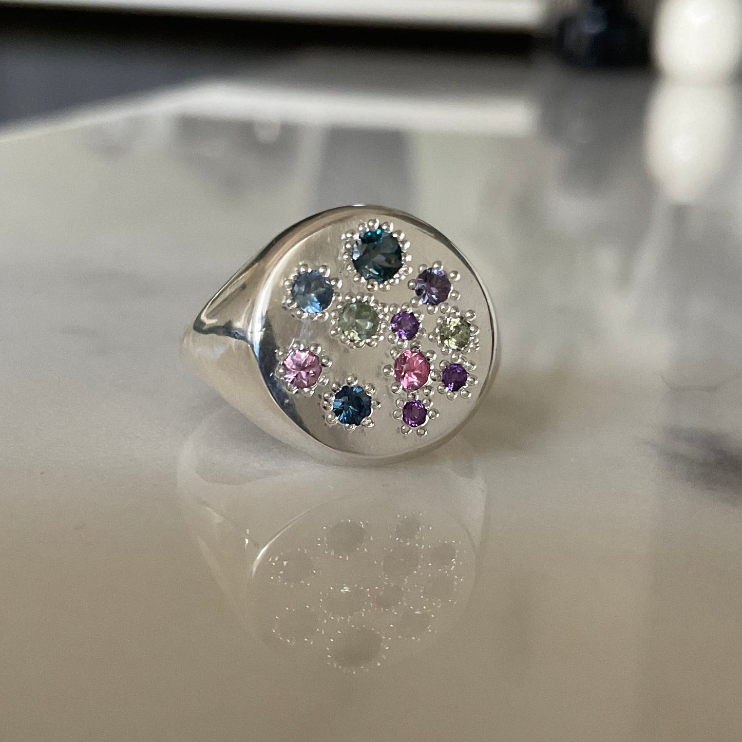 Confetti Ring | Gemstone signet ring